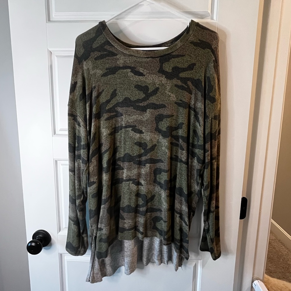 American eagle long sleeve shirt camo